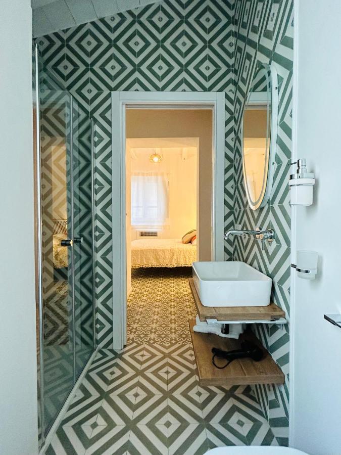 Hotel Palazzo Ma.Ri.Lu. Càbras Esterno foto