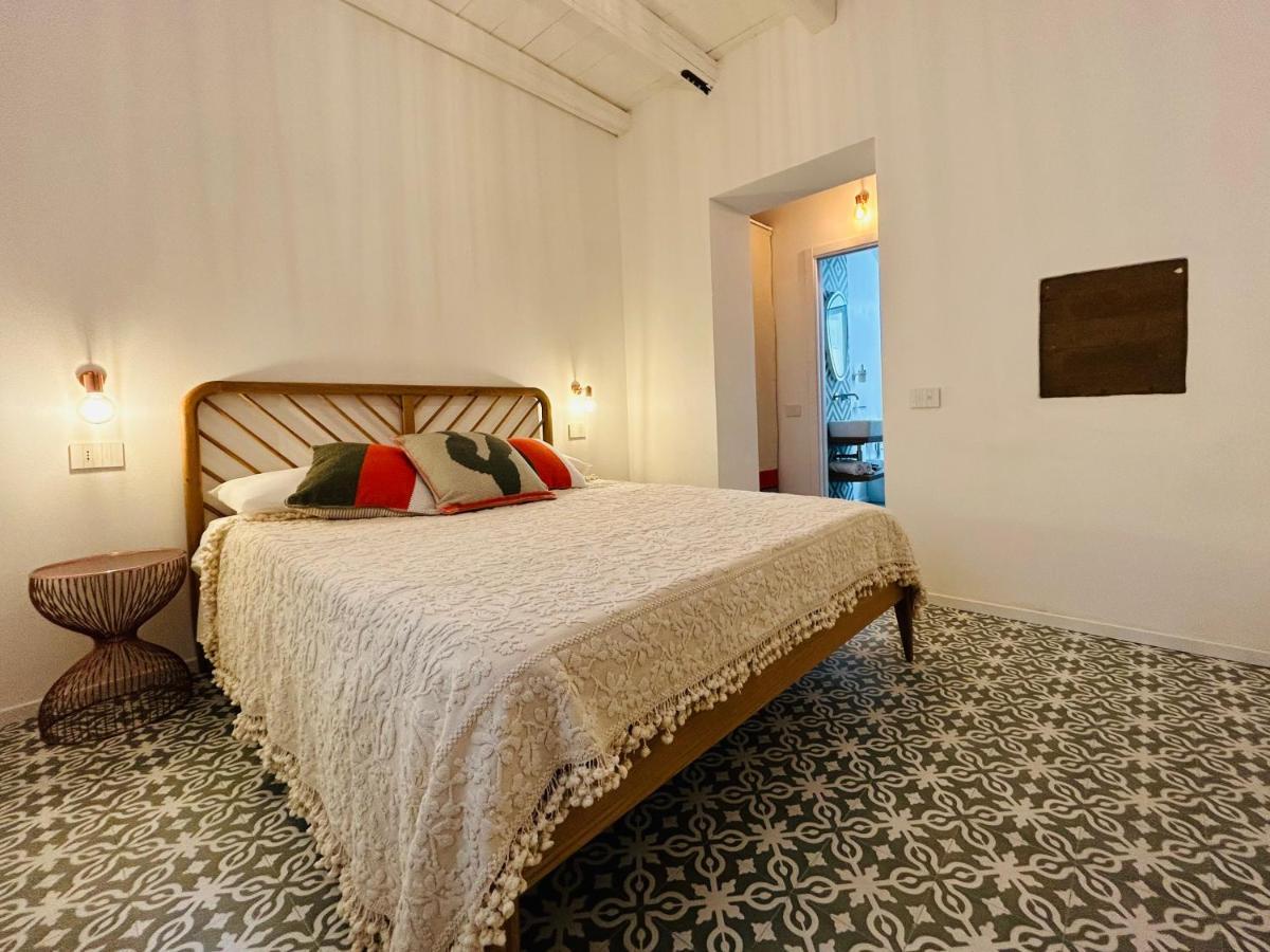 Hotel Palazzo Ma.Ri.Lu. Càbras Esterno foto