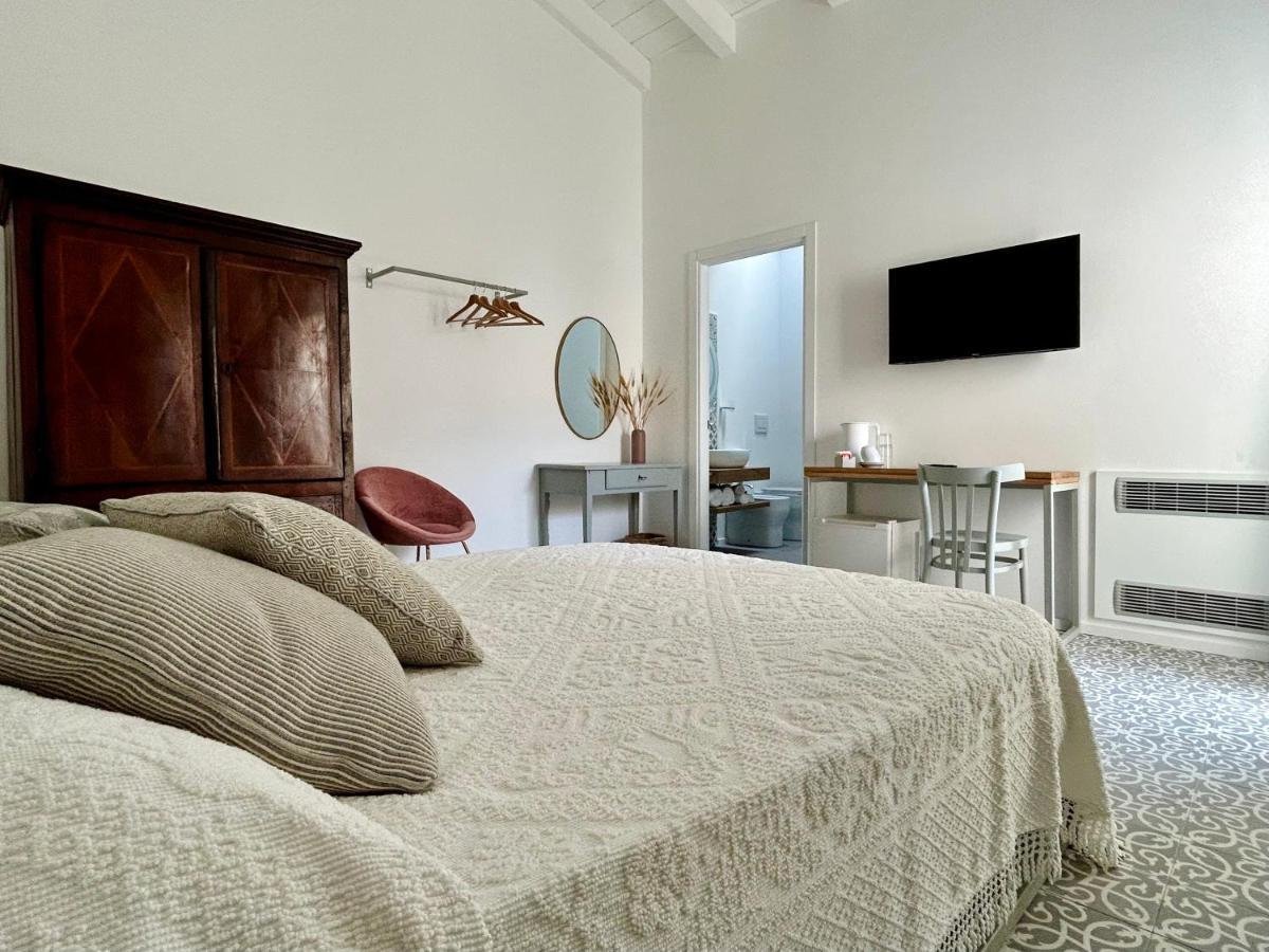 Hotel Palazzo Ma.Ri.Lu. Càbras Esterno foto