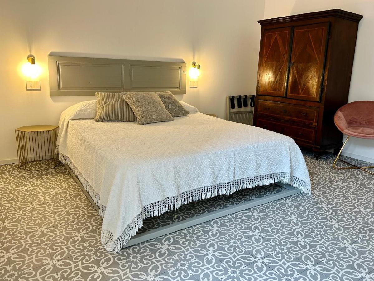 Hotel Palazzo Ma.Ri.Lu. Càbras Esterno foto