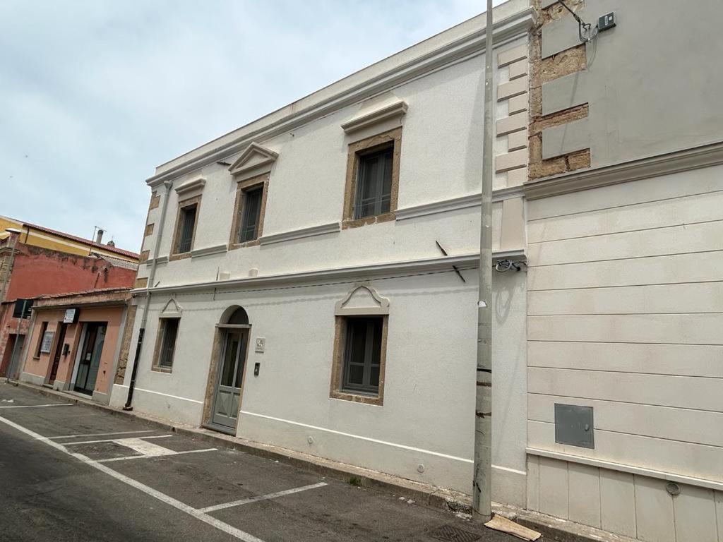 Hotel Palazzo Ma.Ri.Lu. Càbras Esterno foto